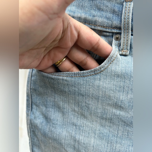 Levi’s denim shirt. NWOT. Size 4 - Picture 6 of 11